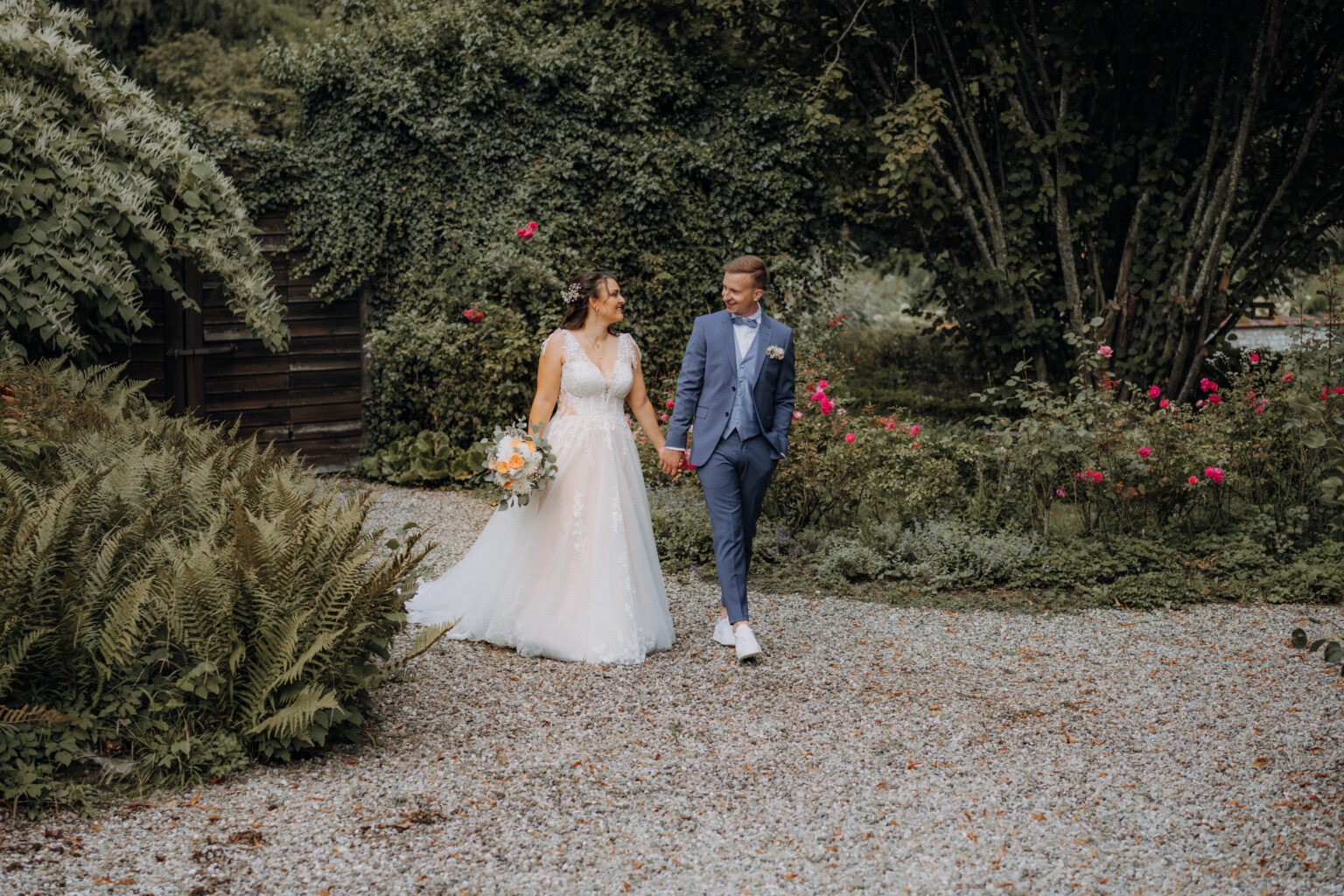Stefanie und ihr Brautkleid beim Bleimer Schloss