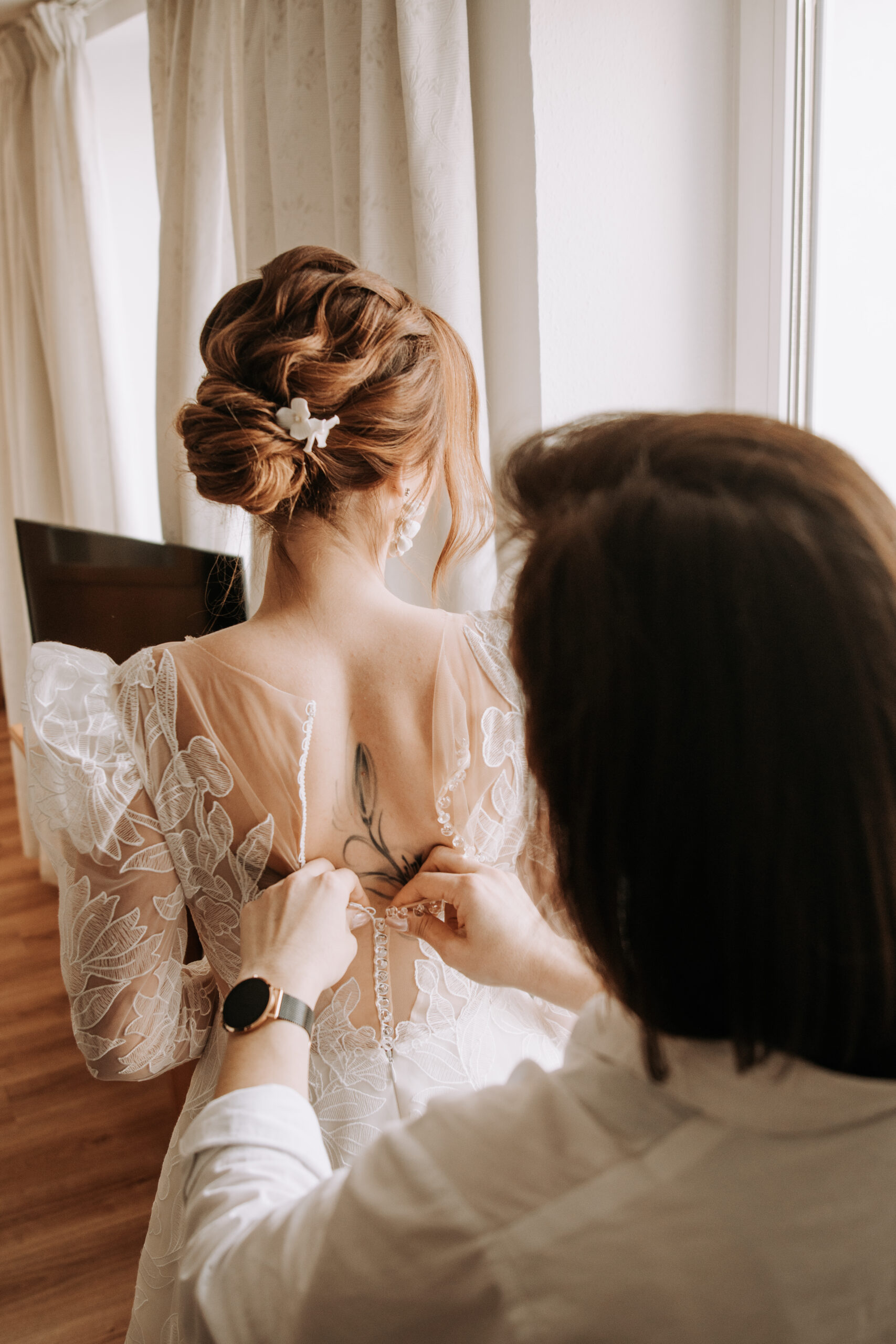 Anpassung eines Brautkleides bei Hoffmann Braut