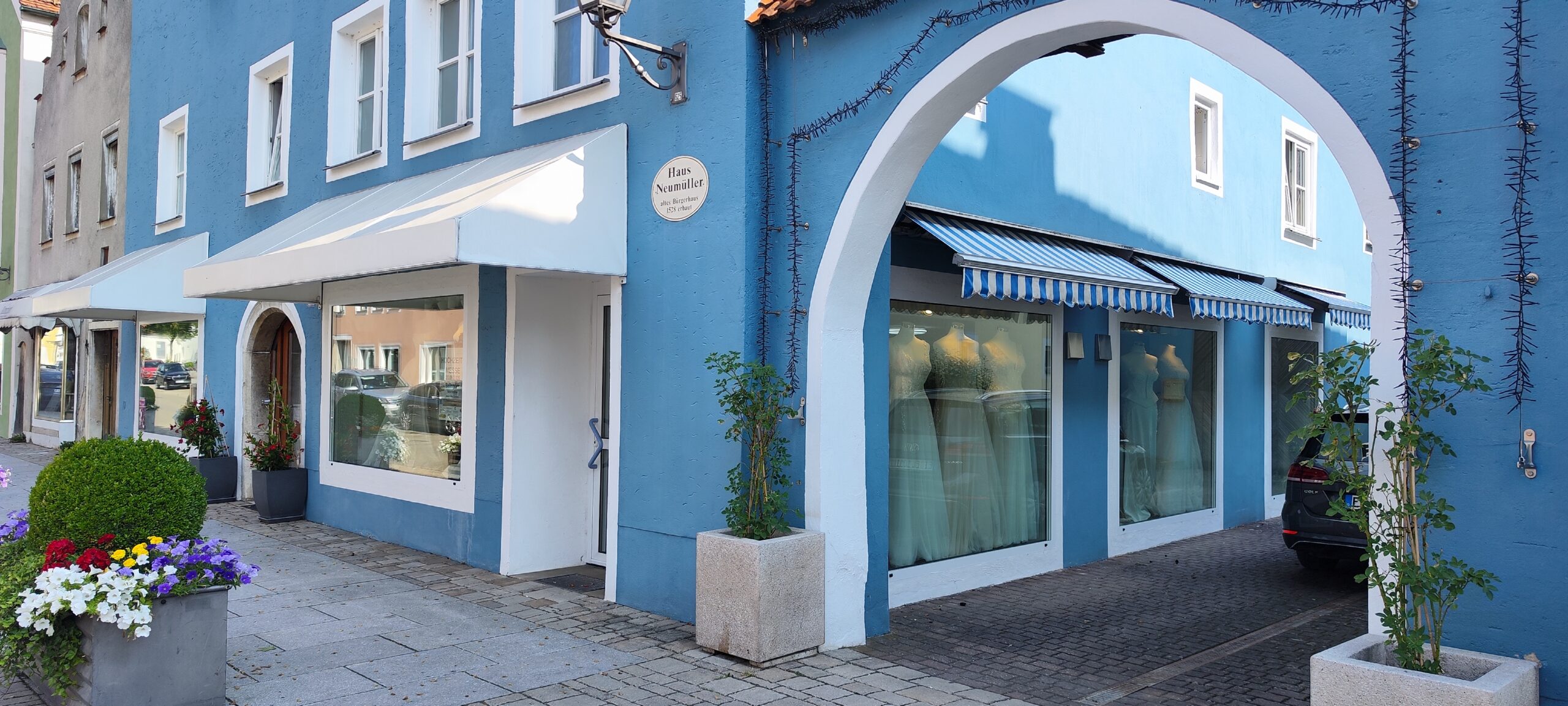 Hoffmann Braut – Brautmodengeschäft in Beilngries mit Eingang und Schaufenstern