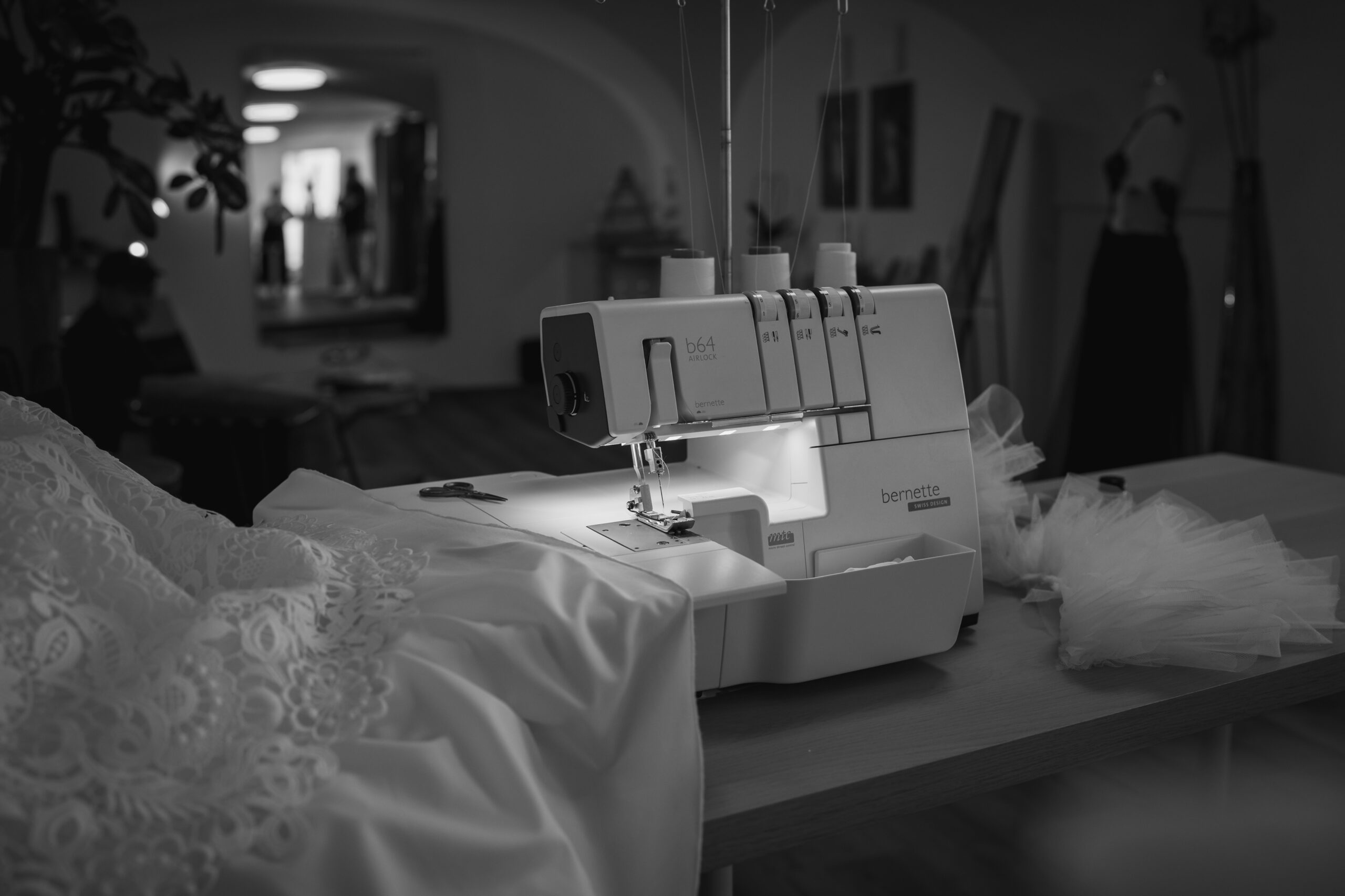 Handwerk und Nähmaschine bei Hoffmann Braut